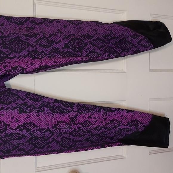 Dundas MAGENTA PYTHON LEGGING - Picture 5 of 15